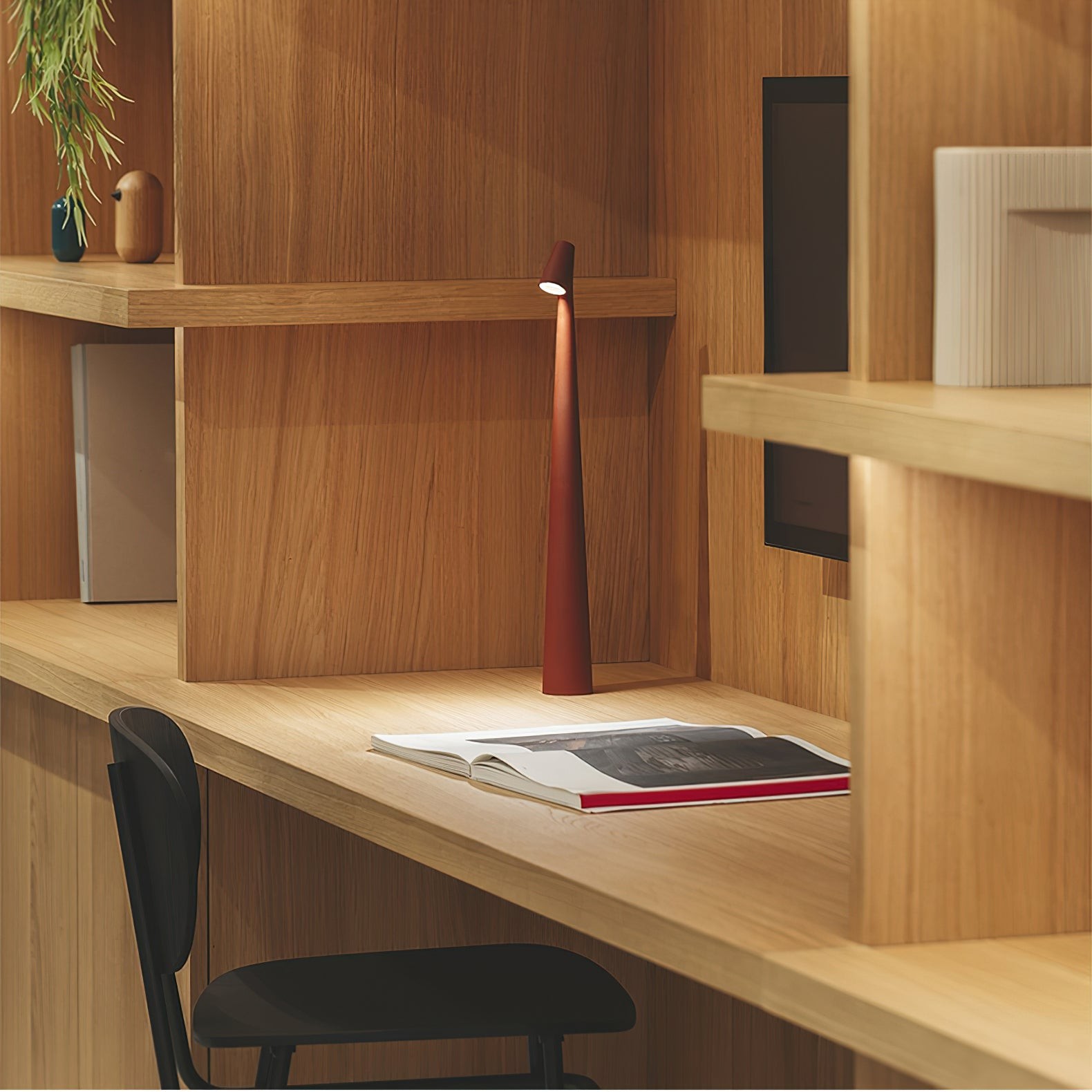Creatieve hoge draagbare tafellamp HL343