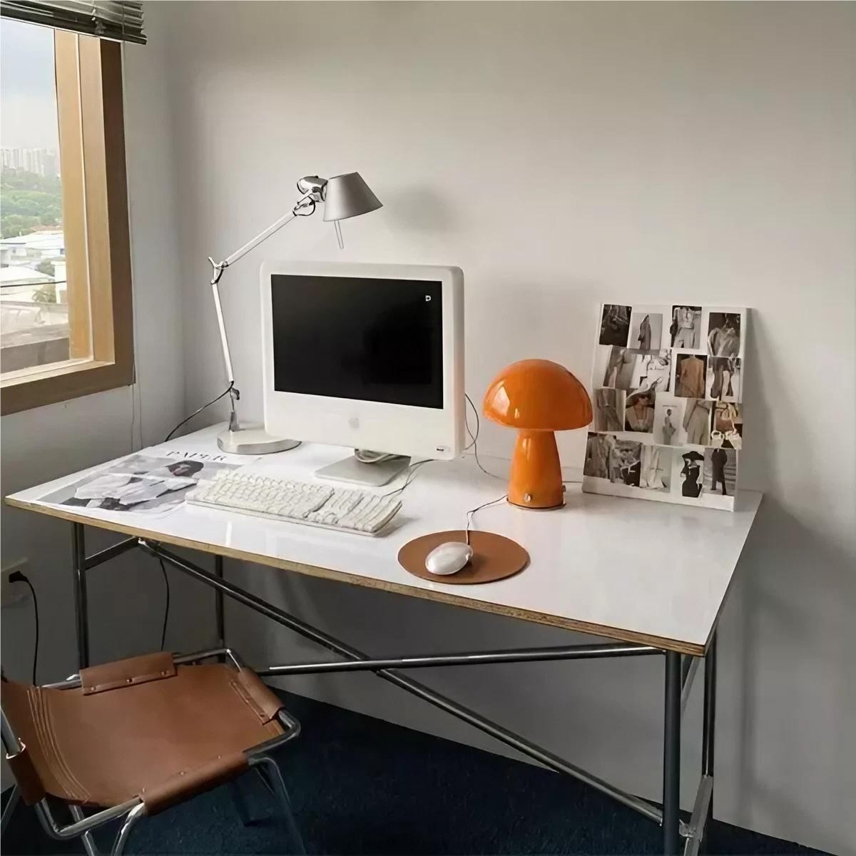 Deense Bauhaus glazen paddestoel tafellamp HL187