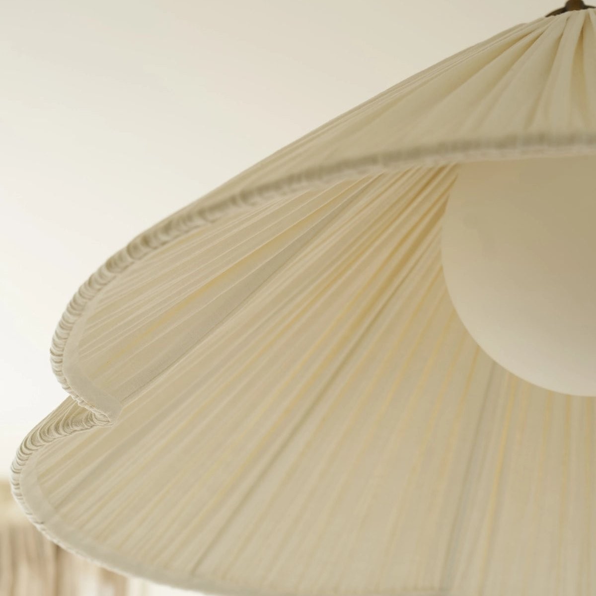 Blossine linnen hanglamp met geschulpte rand - gelaagde kap en metalen plafondplaat, rustiek tot modern HL1921