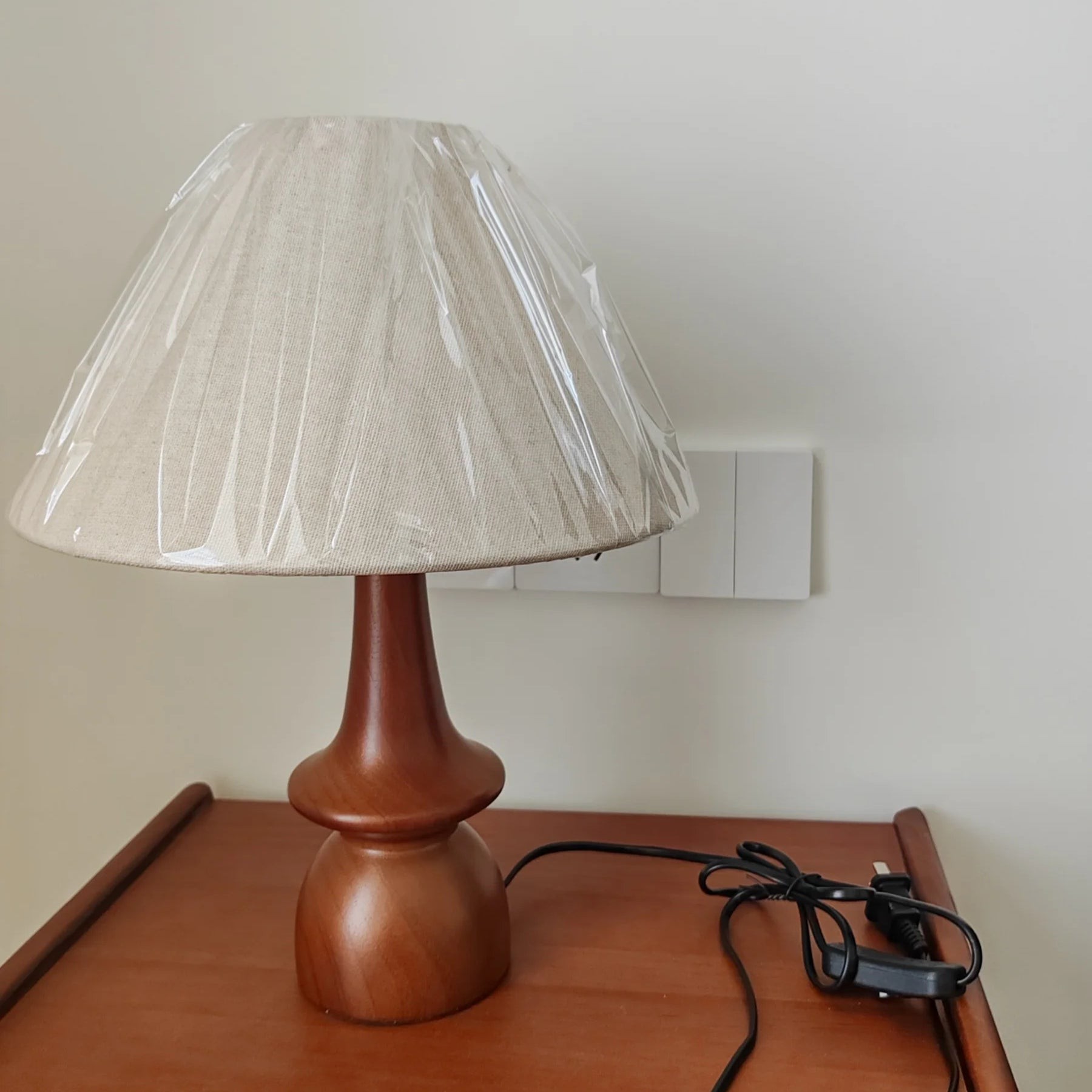 Olivia Vintage Massief Houten Tafellamp HL1259