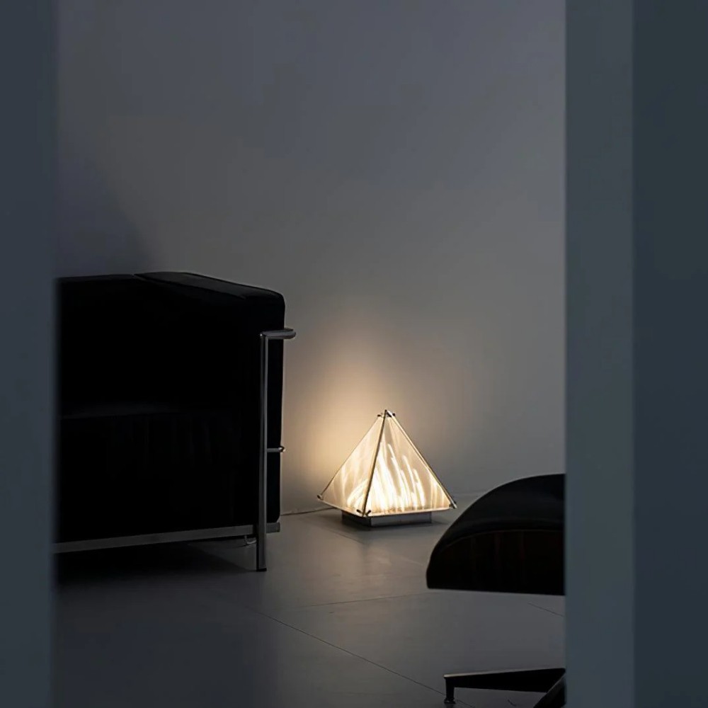 Getextureerde Glazen Piramide Tafellamp HL270