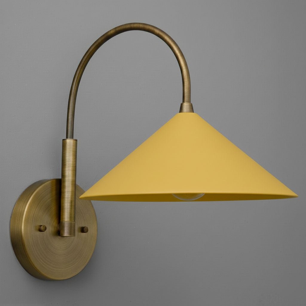 Curva Metalen Vintage Wandlamp - Elegante Kegelvormige Kap voor Slaapkamers HL1756