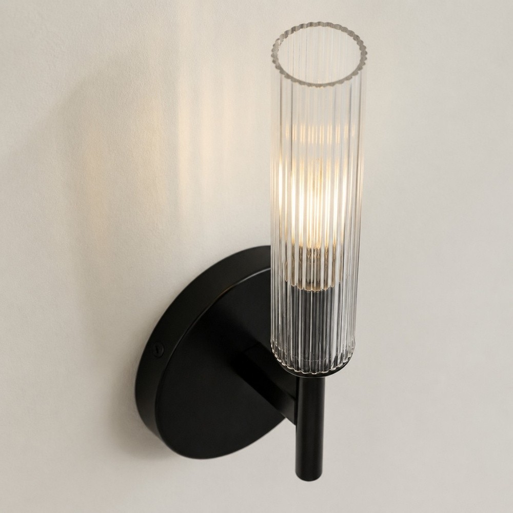 Bravira geribbelde glazen wandlamp - buisvormige metalen lamp met klassieke afwerking HL1554