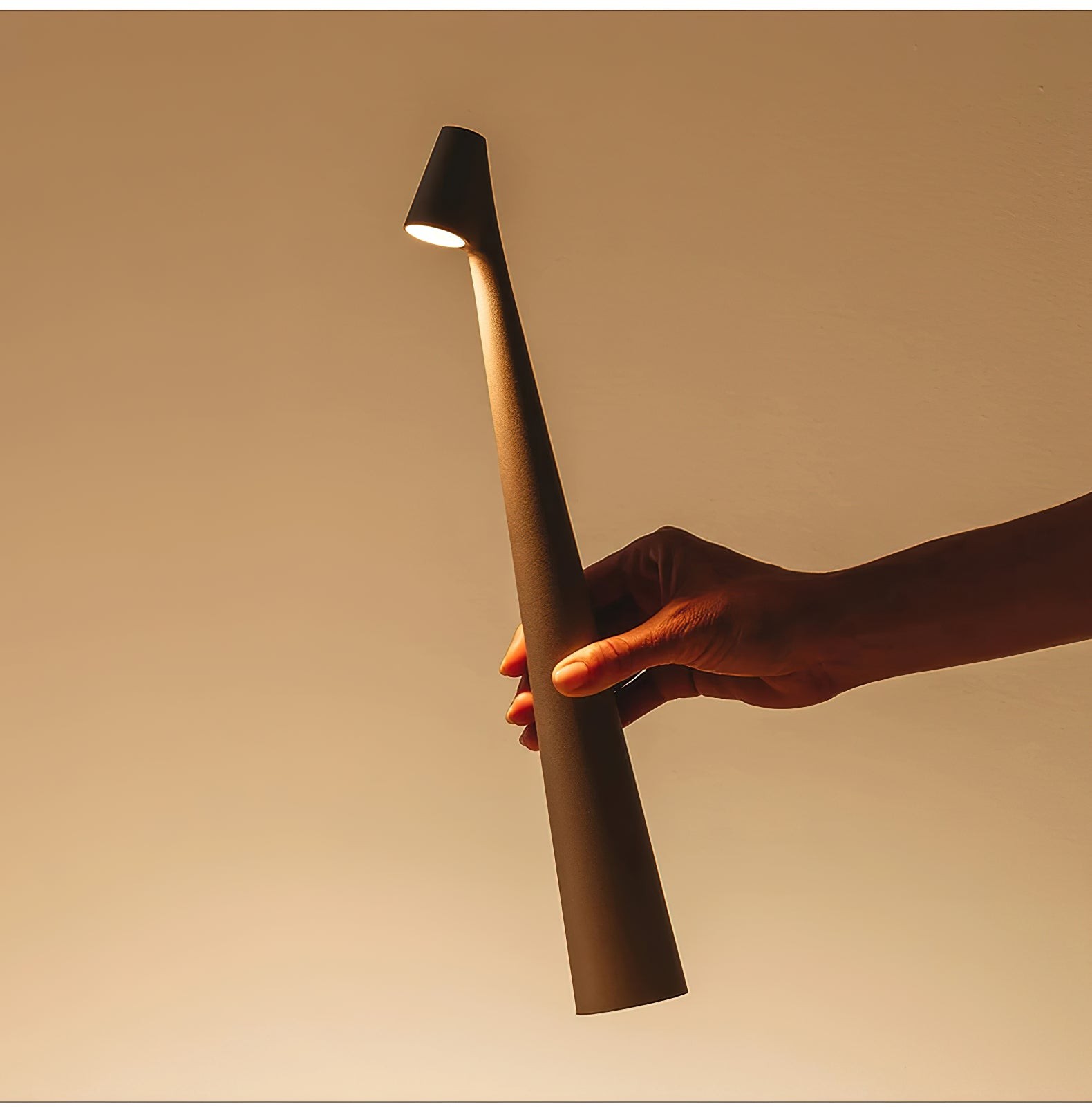 Creatieve hoge draagbare tafellamp HL343