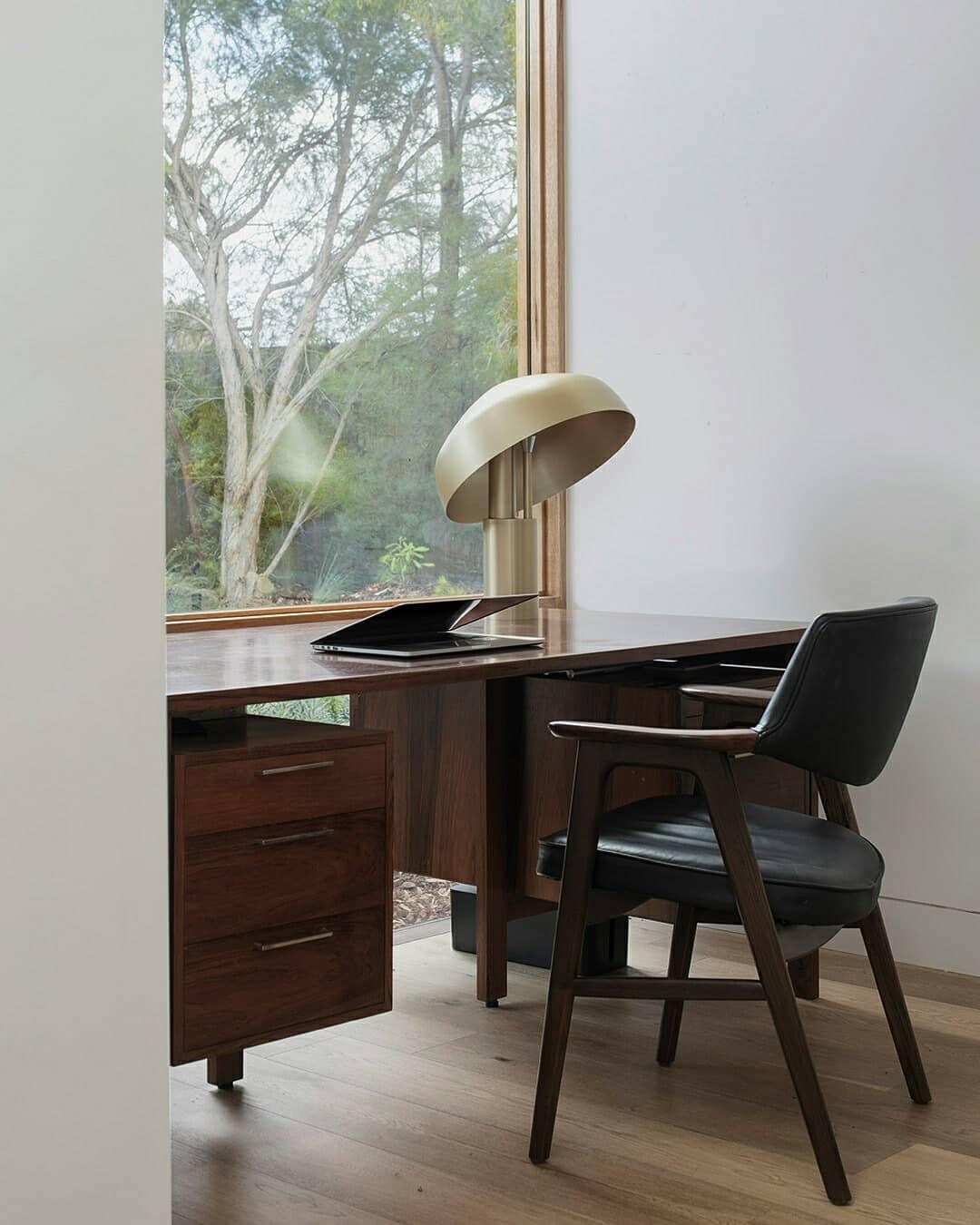 Modern minimalistisch design tafellamp met kromme kop HL652