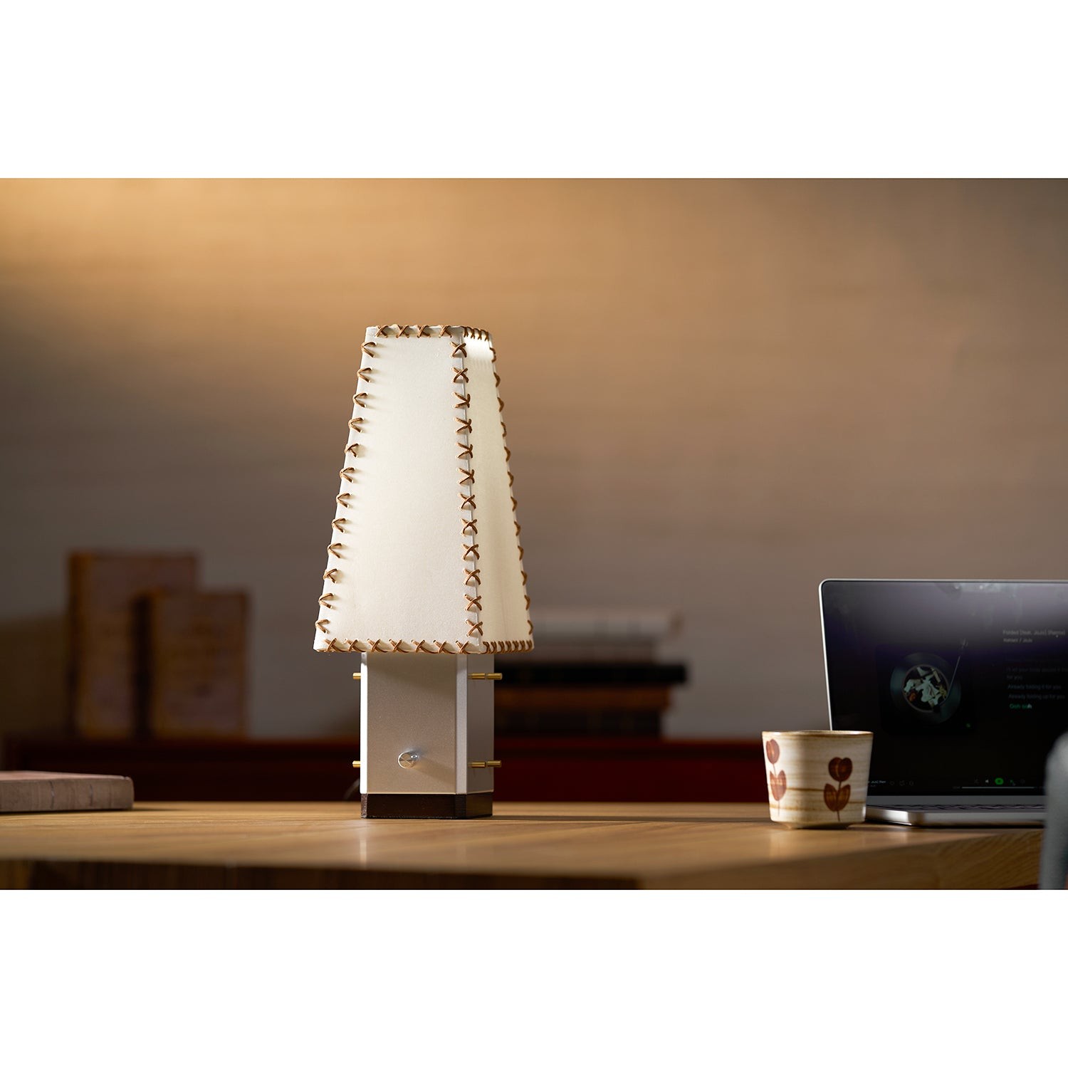 Tafellamp van perkament HL3230