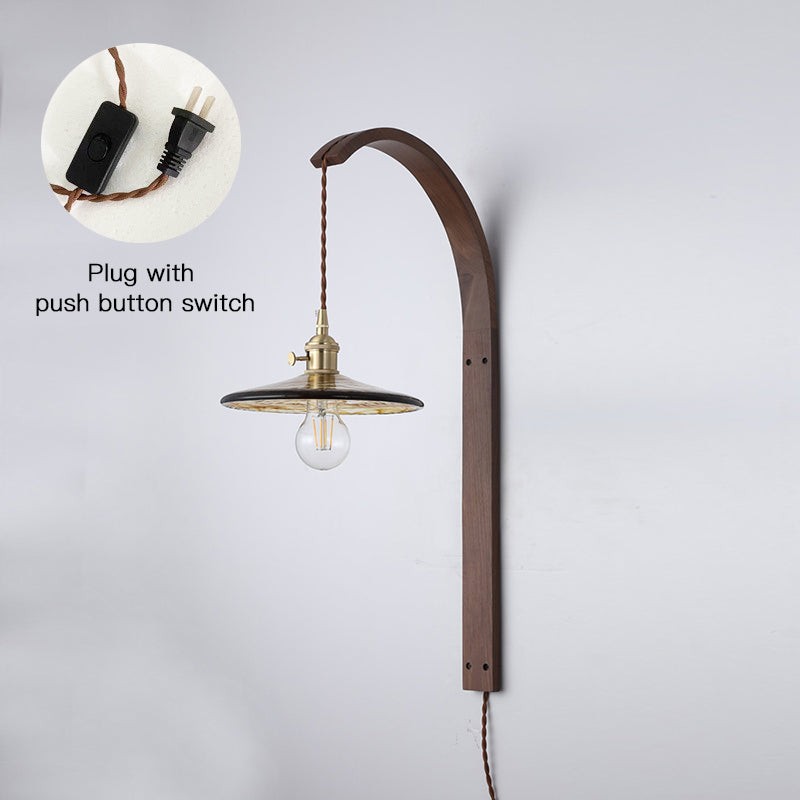 Gebogen walnootkleurige keramische wandlamp met stekker HL3051