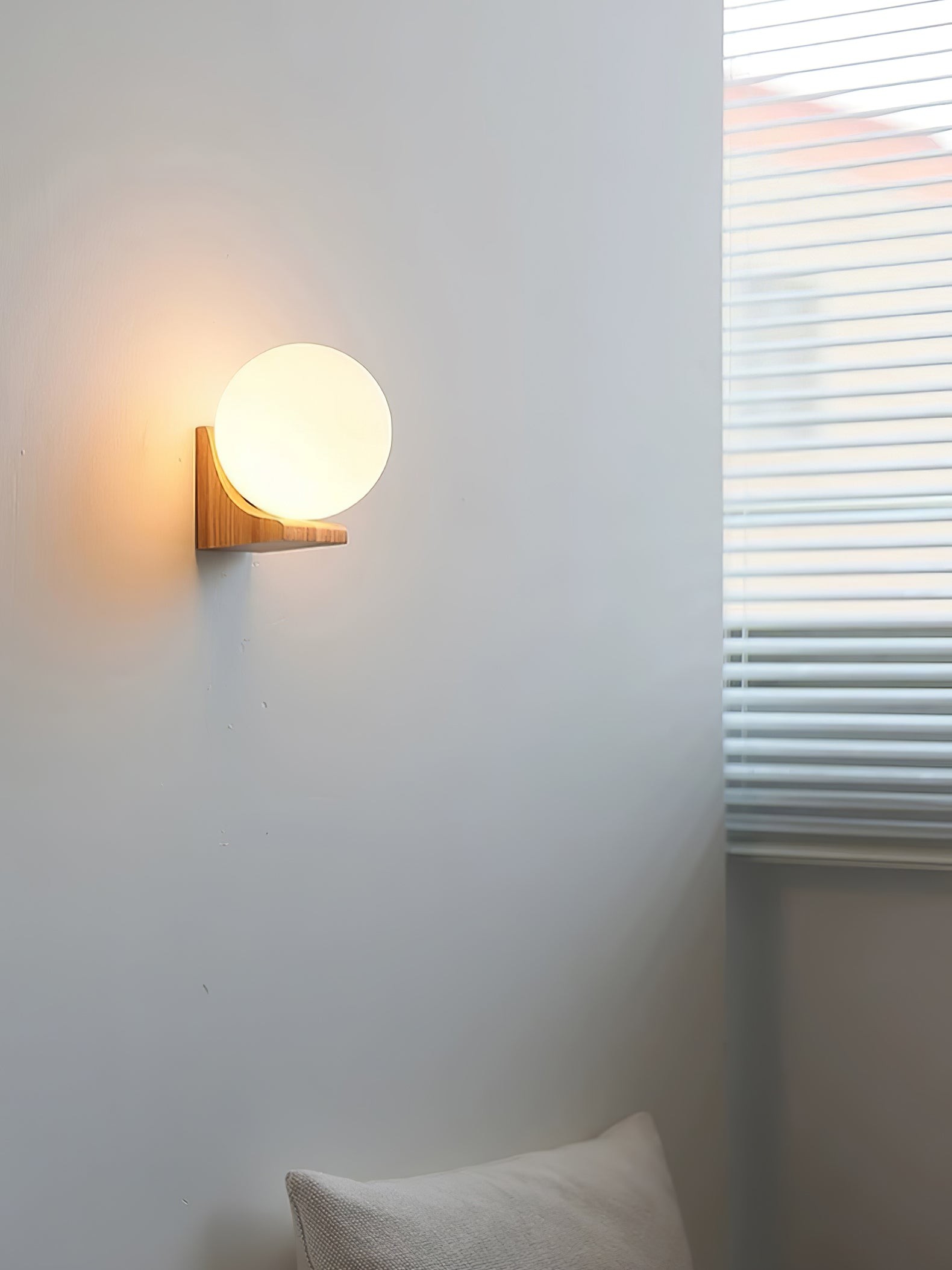 Minimalistische houten geometrische beugel glazen bol wandlamp HL444