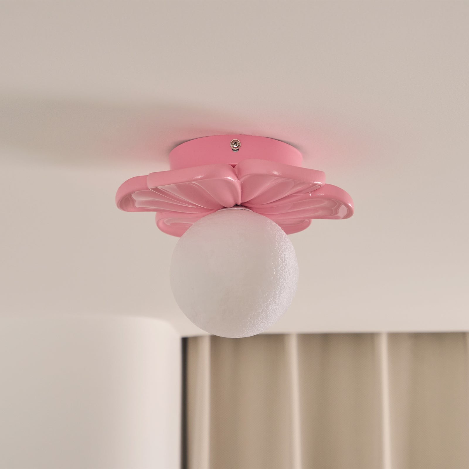 Crèmekleurige bloemvormige plafondlamp HL2961