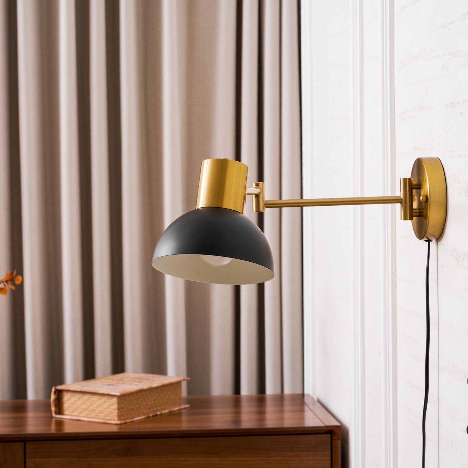 Verstelbare arm wandlamp met stekker HL2924