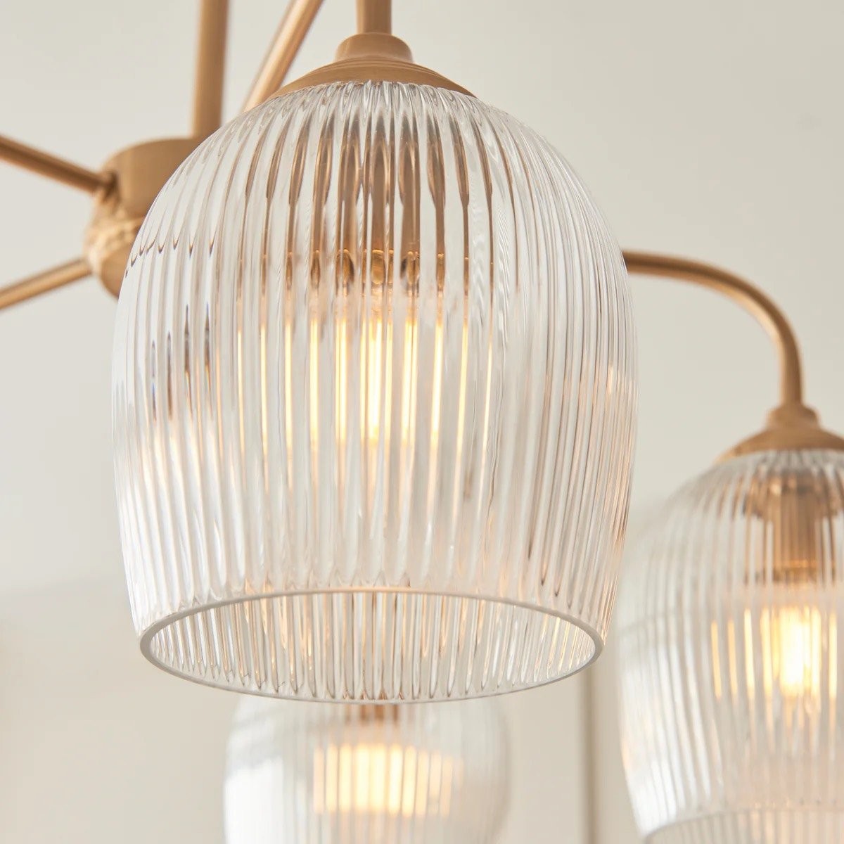 Brazara hanglamp met meerdere lichtpunten en glazen kap - gebogen metalen armen voor moderne woningen HL2079