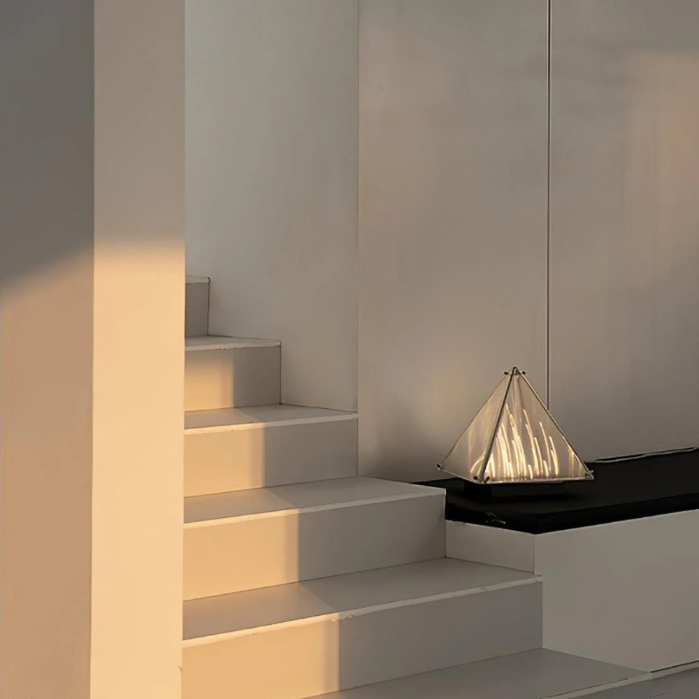 Getextureerde Glazen Piramide Tafellamp HL270
