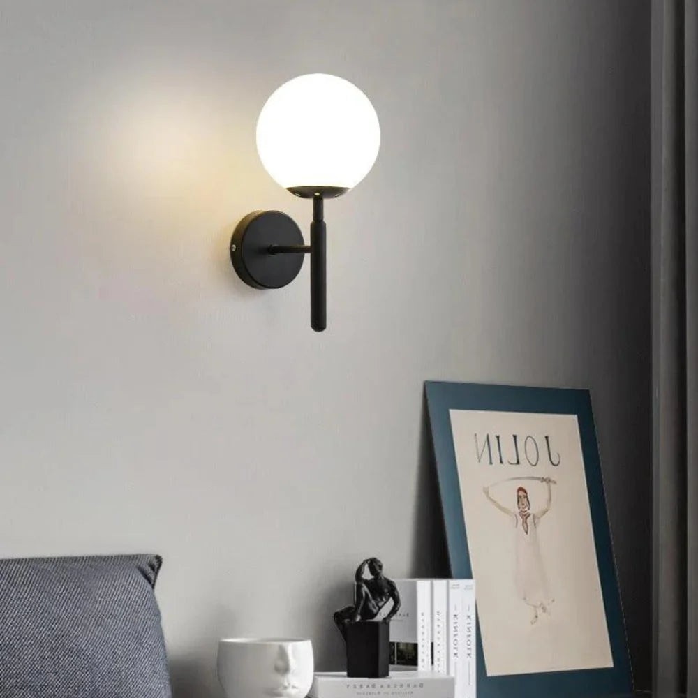 Moderne metalen wandlamp met melkachtige gloed HL3344