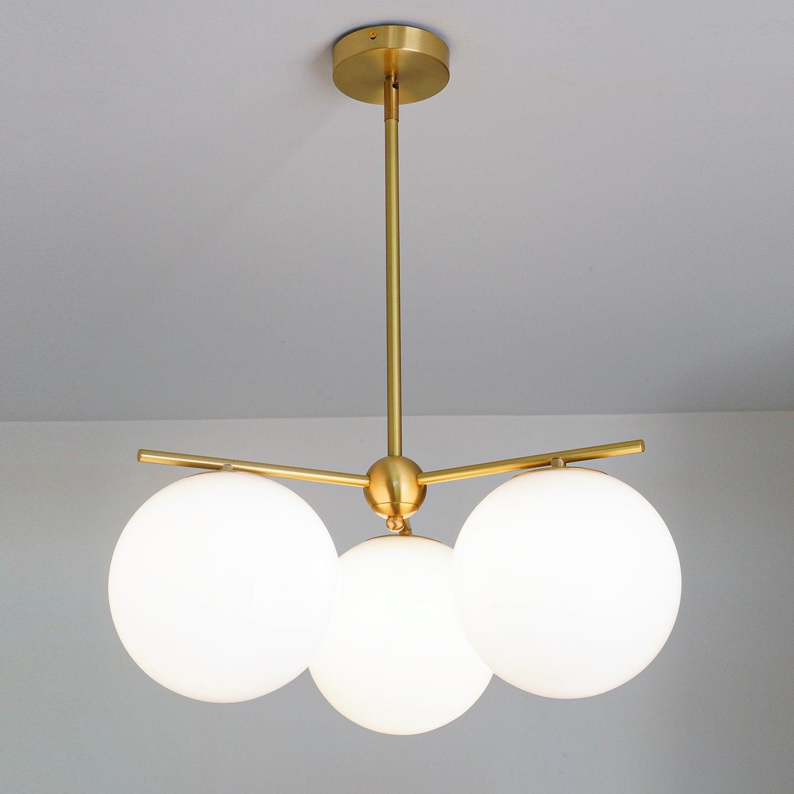 Luxe kroonluchter met bolvormige steel en messing HL1230