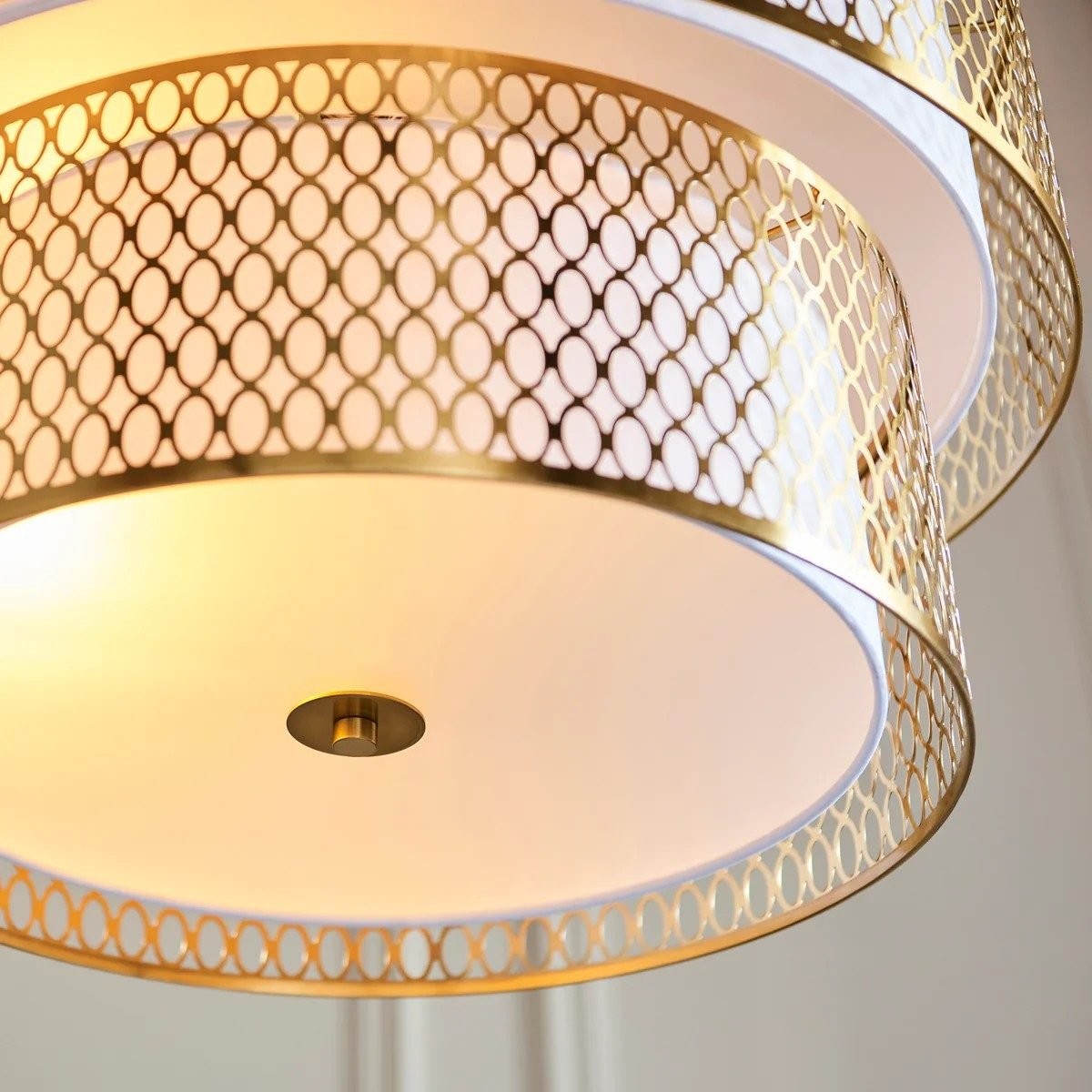 Liorin Geometrische Hanglamp - Moderne Hanglamp met Metalen en Stoffen Kap en Opengewerkt Sierwerk voor Interieurs HL2100