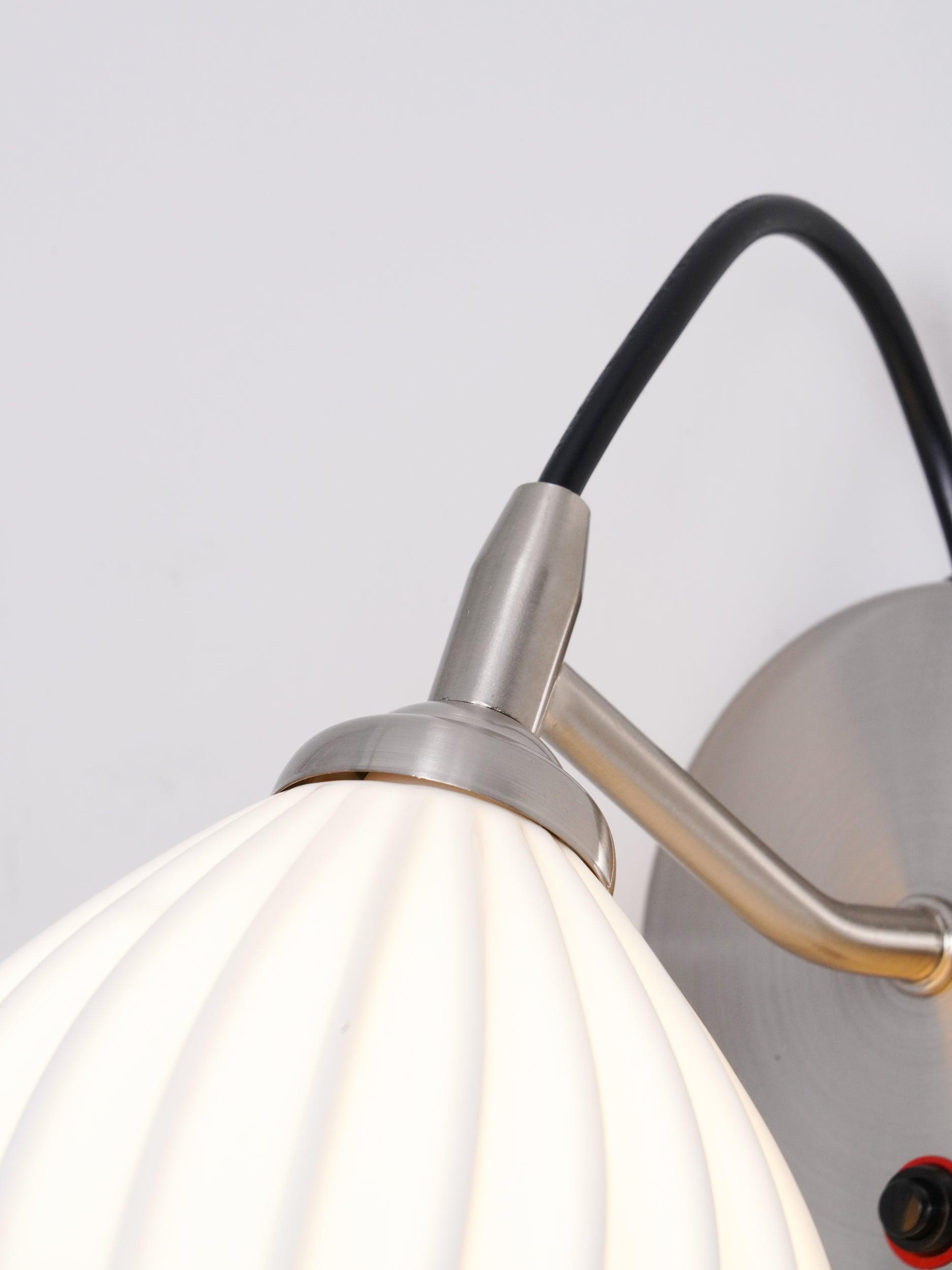 Crèmekleurige keramische geribbelde wandlamp HL498