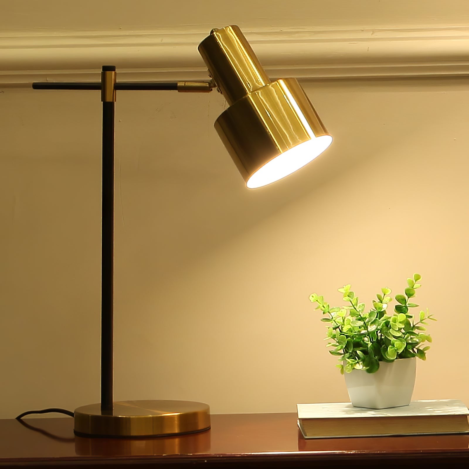 Metalen minimalistische Art Deco tafellamp HL576