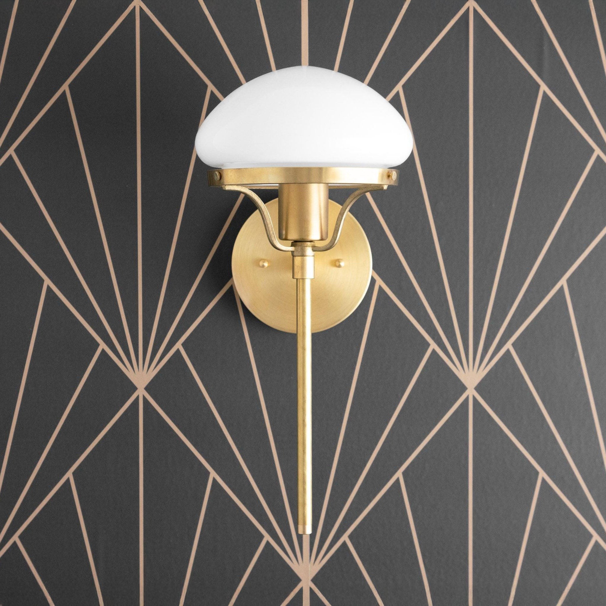 Ornato Luxe moderne Art Deco wandlamp - opaal glazen bollamp - messing of zwart HL1712