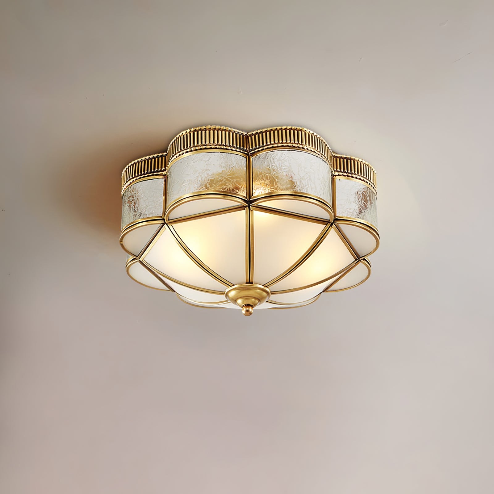 Plafondlamp met koepel van messing HL391
