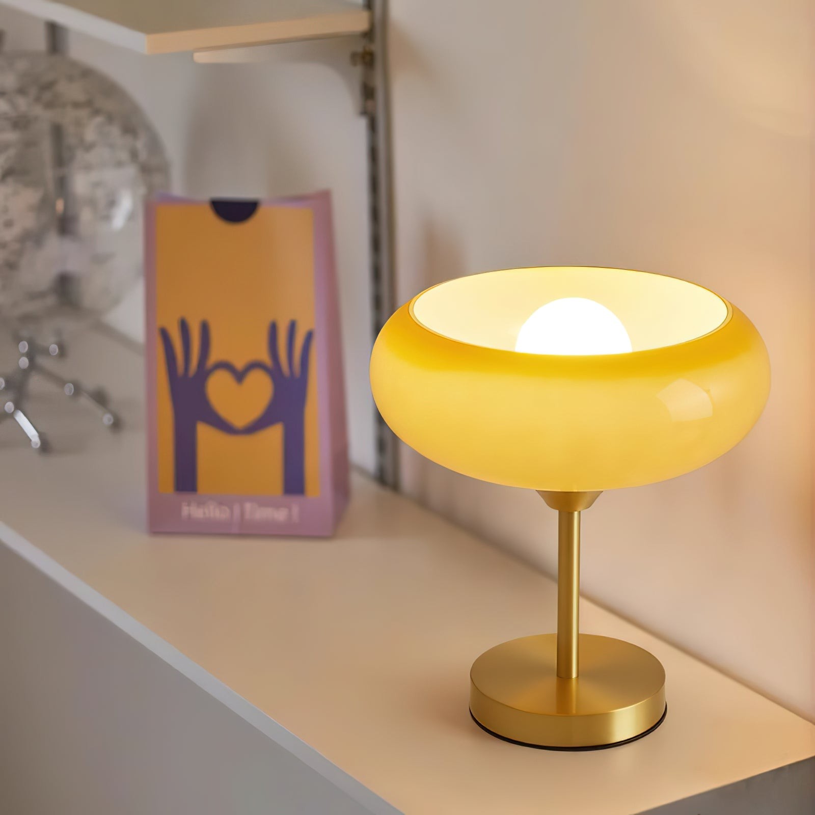 Glazen tafellamp in de vorm van een eiertaart HL2996