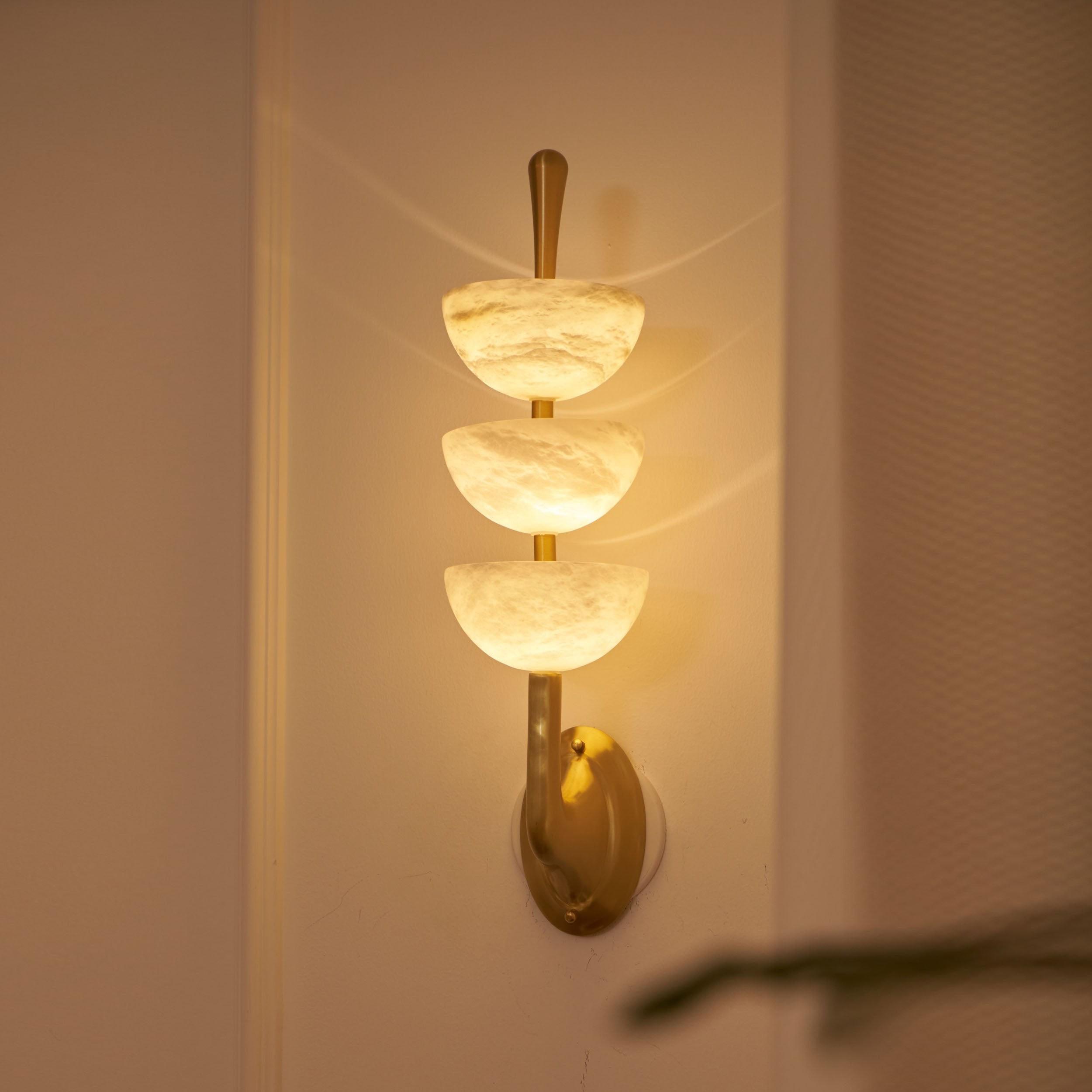 Drievoudige albasten wandlamp HL3118