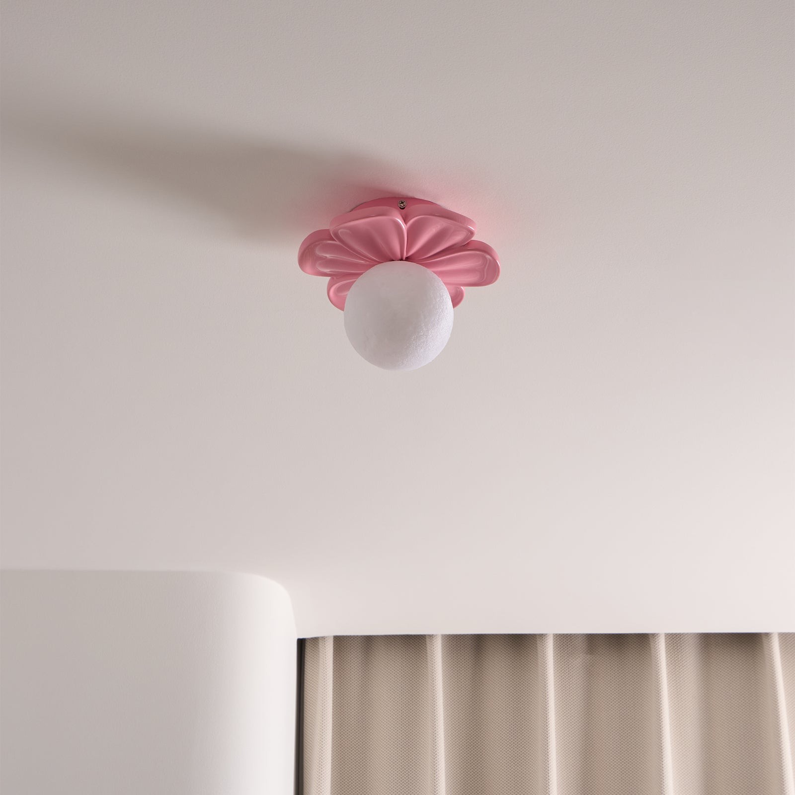 Crèmekleurige bloemvormige plafondlamp HL2961