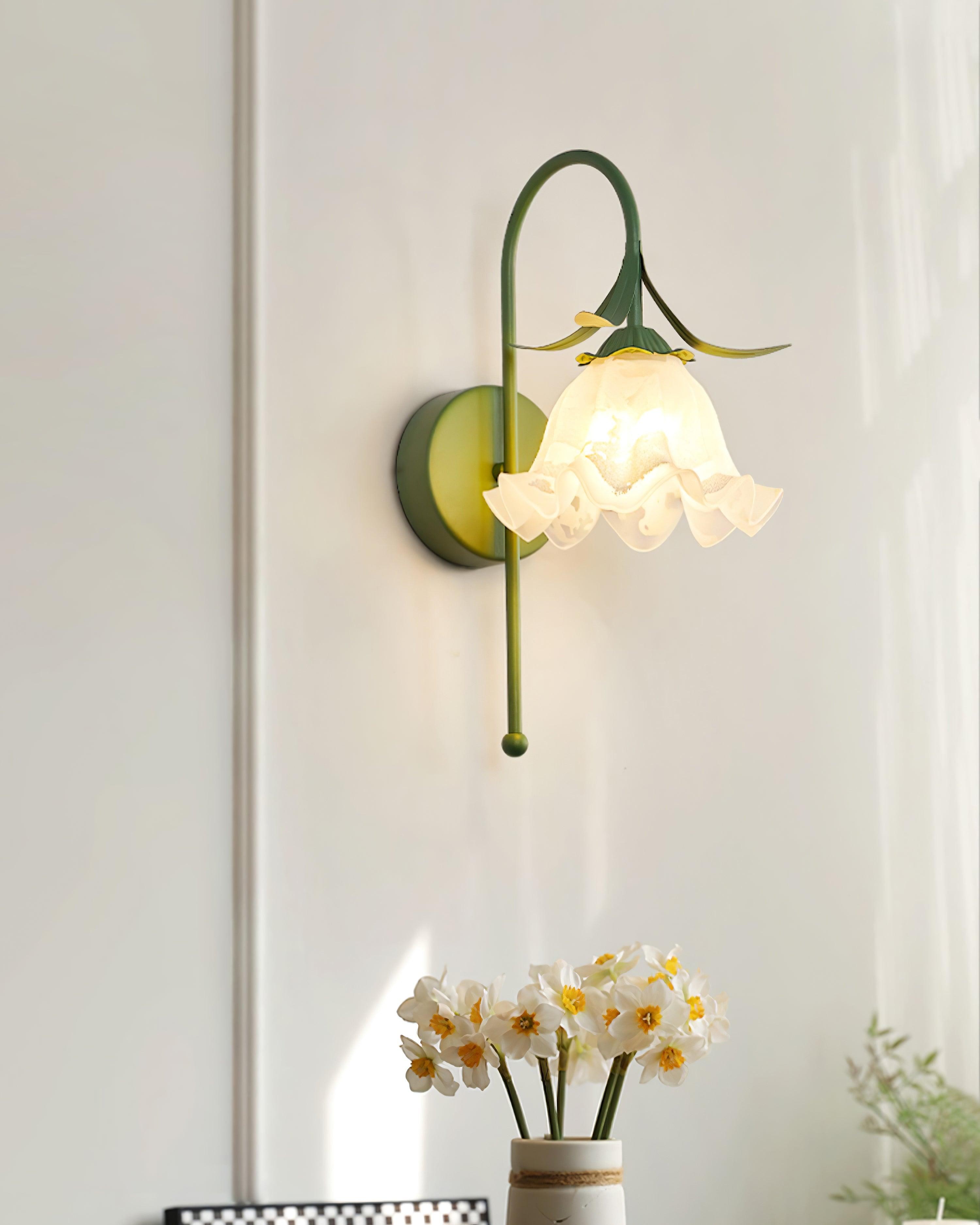 Franse crèmekleurige bloemenwandlamp HL582