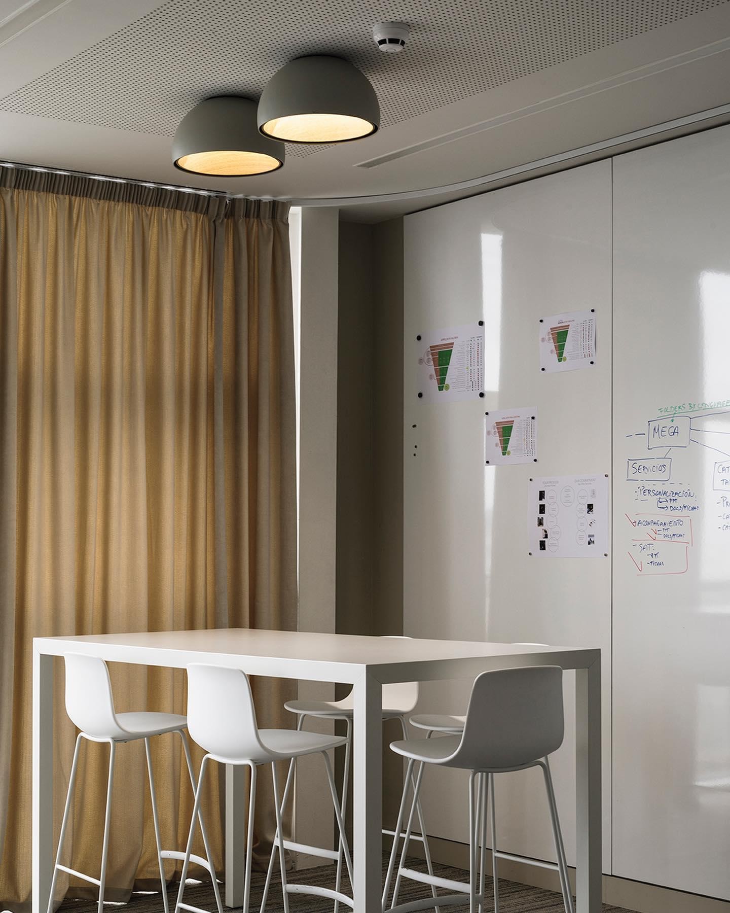 Eenvoudige moderne Scandinavische LED-plafondlamp in eierschaalvorm HL456
