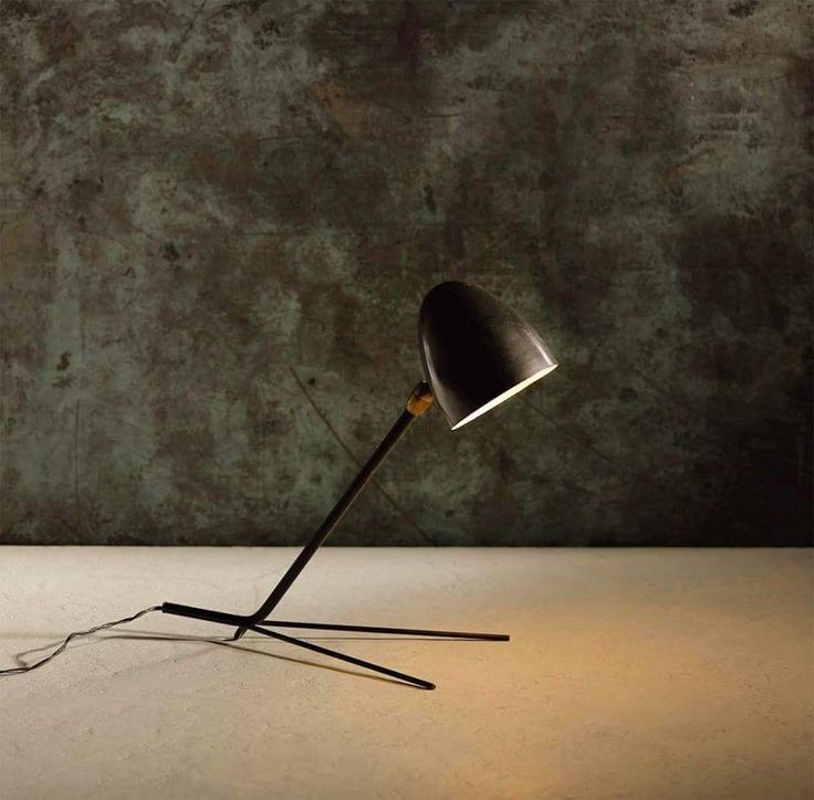 Driepoot Cocotte Metalen Tafellamp Zwart of Wit