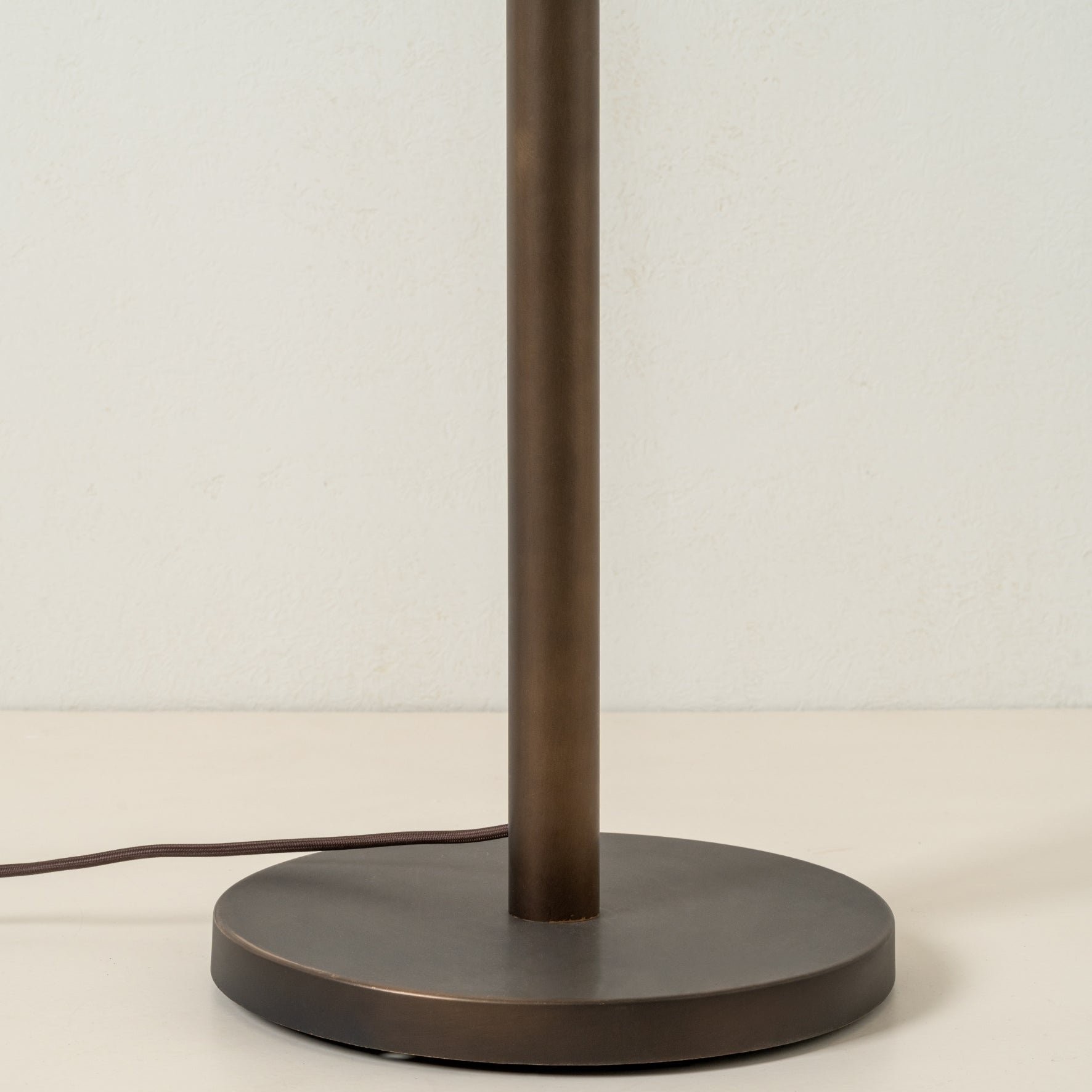 Cavilon Moderne Vloerlamp - Slank Profiel en Zachte Kap Hedendaagse Metalen Verlichting voor Slaapkamer HL1914