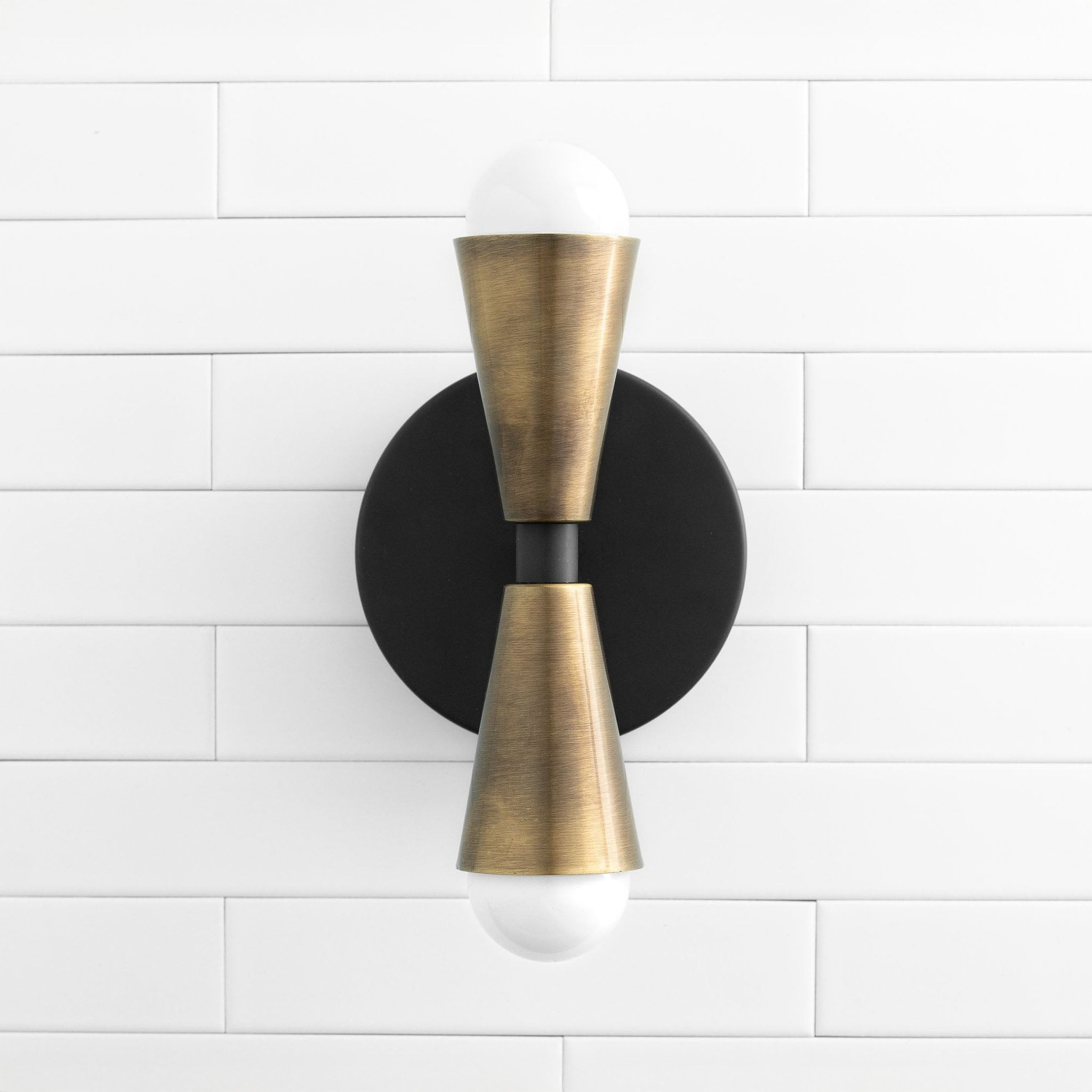 Pyralis Cone Linear Statement Wandlamp - Moderne Tweelichts Armatuur HL1696
