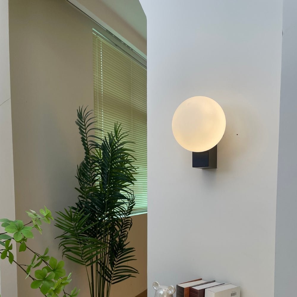 Minimalistische bolvormige wandlamp HL558