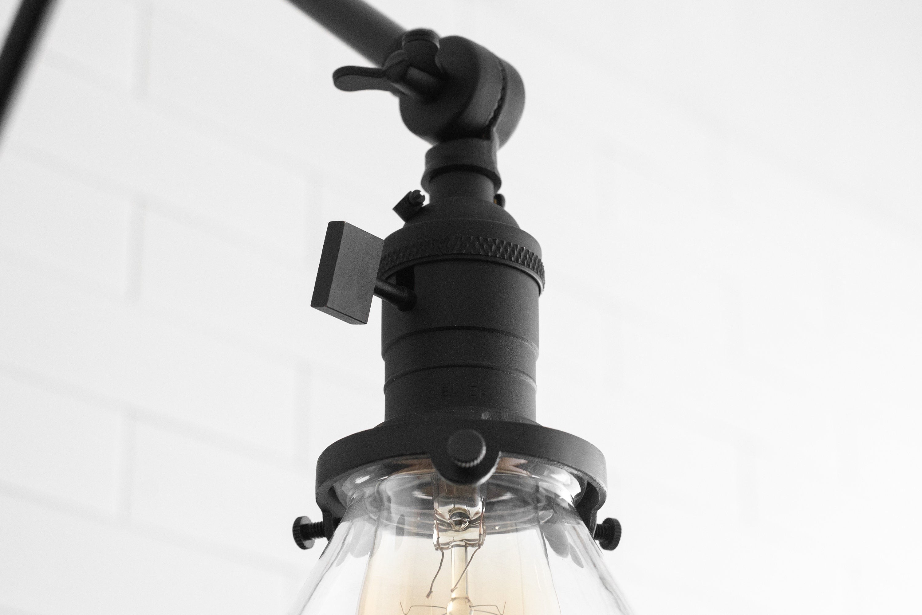 Conique metalen industriële wandlamp met verstelbare arm - vintage glazen kegelvormige kap HL1673