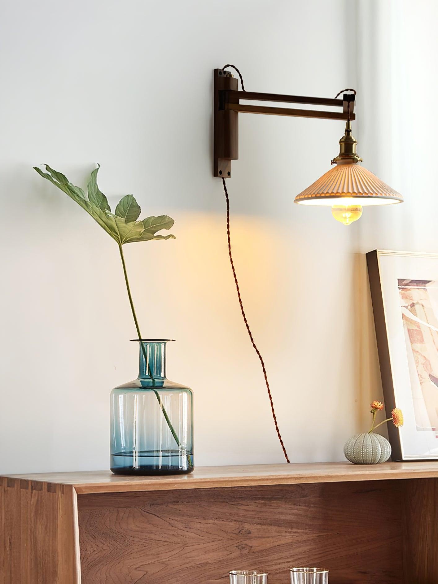 Walnoot Taps Toelopende Geribbelde Keramische Zwenkarm Wandlamp HL1077