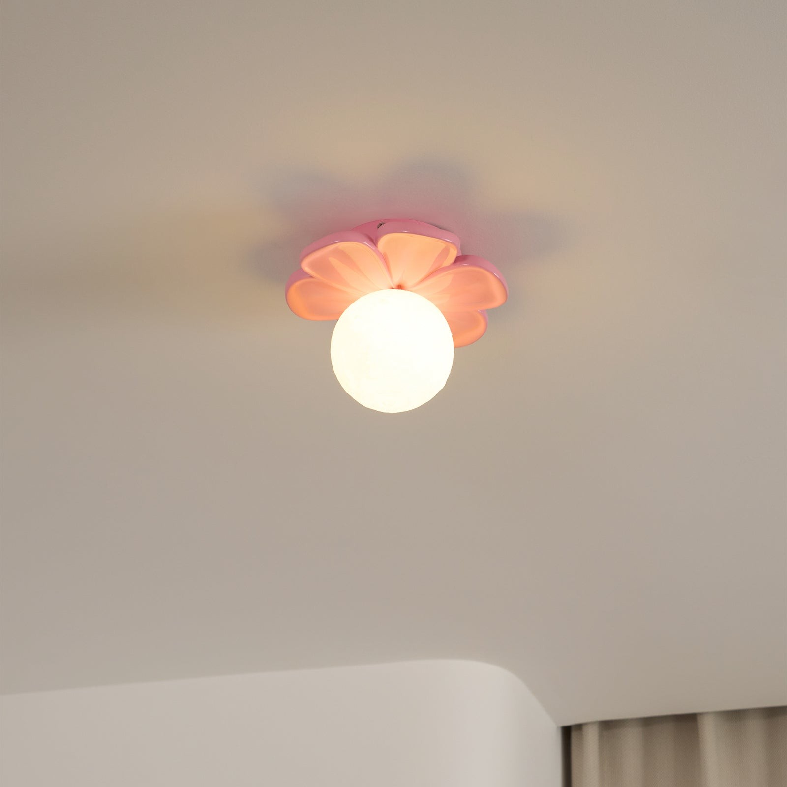 Crèmekleurige bloemvormige plafondlamp HL2961