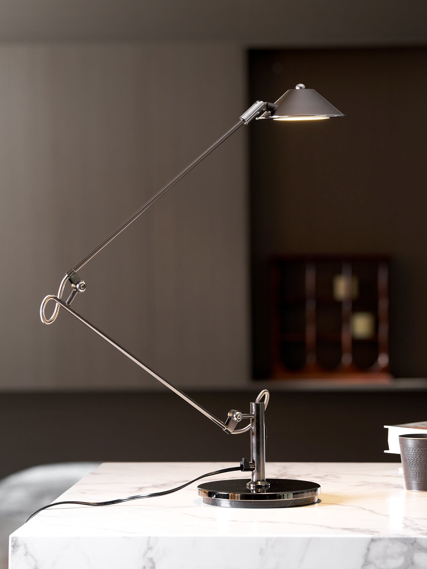 Verstelbare zwarte bureaulamp HL2925