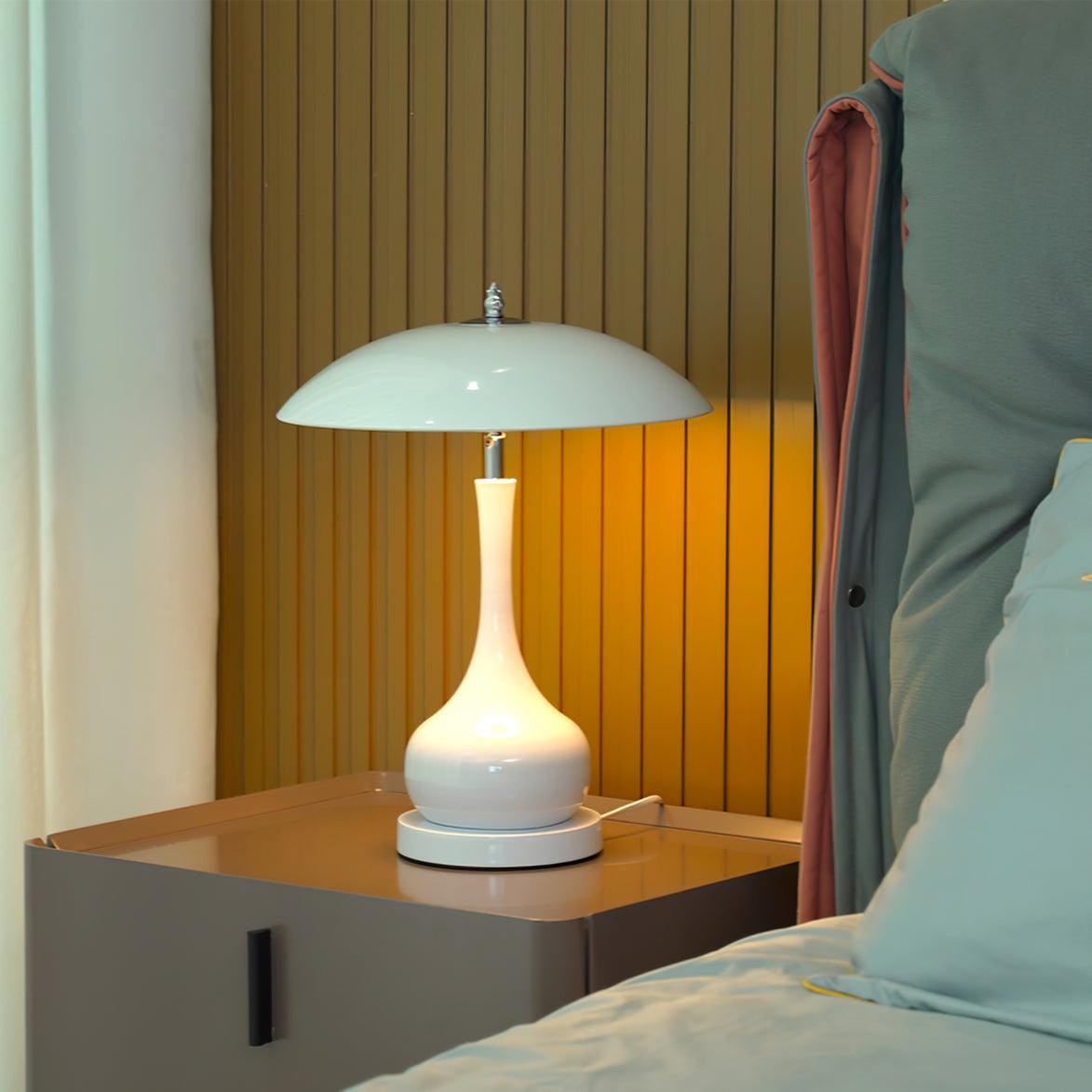 Elegante gebogen tafellamp HL367