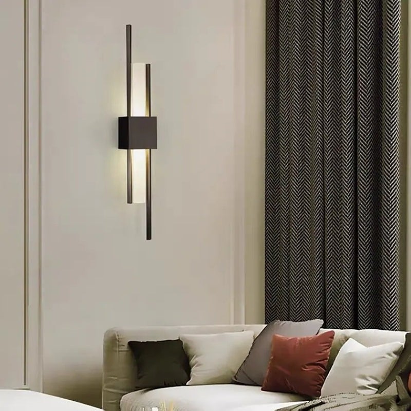 LuminArt - Stijlvolle zwart/gouden LED-wandlamp HL3319