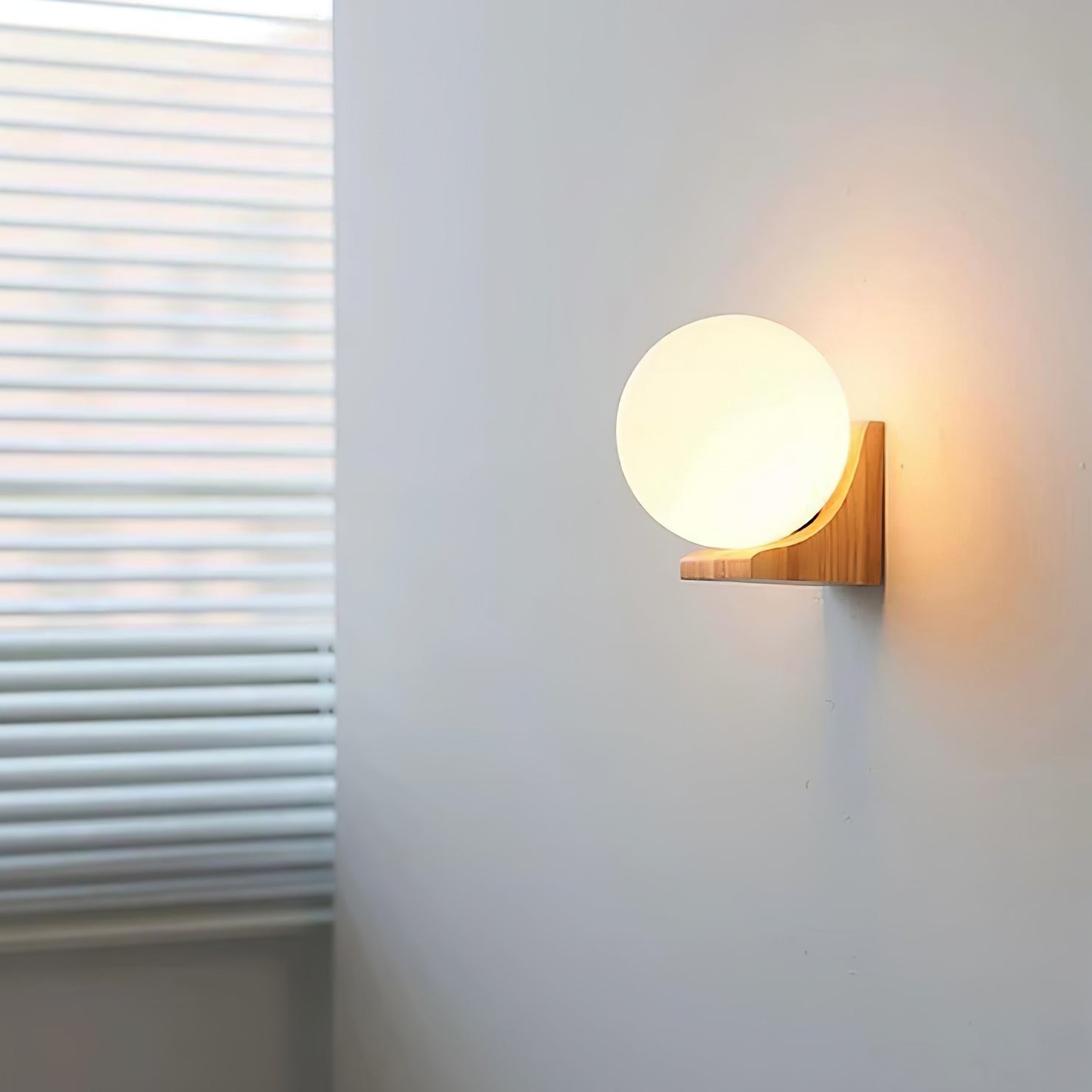 Minimalistische houten geometrische beugel glazen bol wandlamp HL444