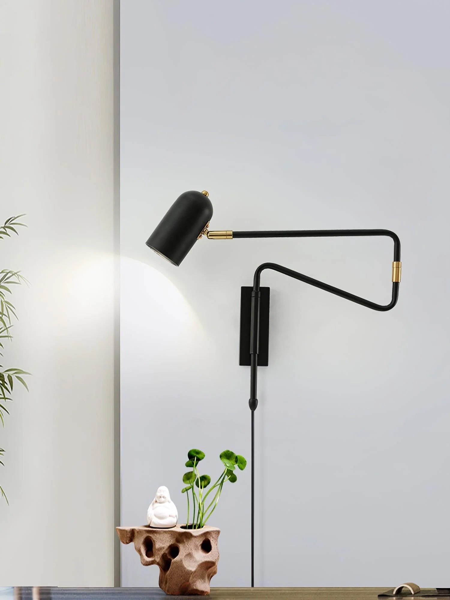 Verstelbare arm wandlamp met stekker HL2924