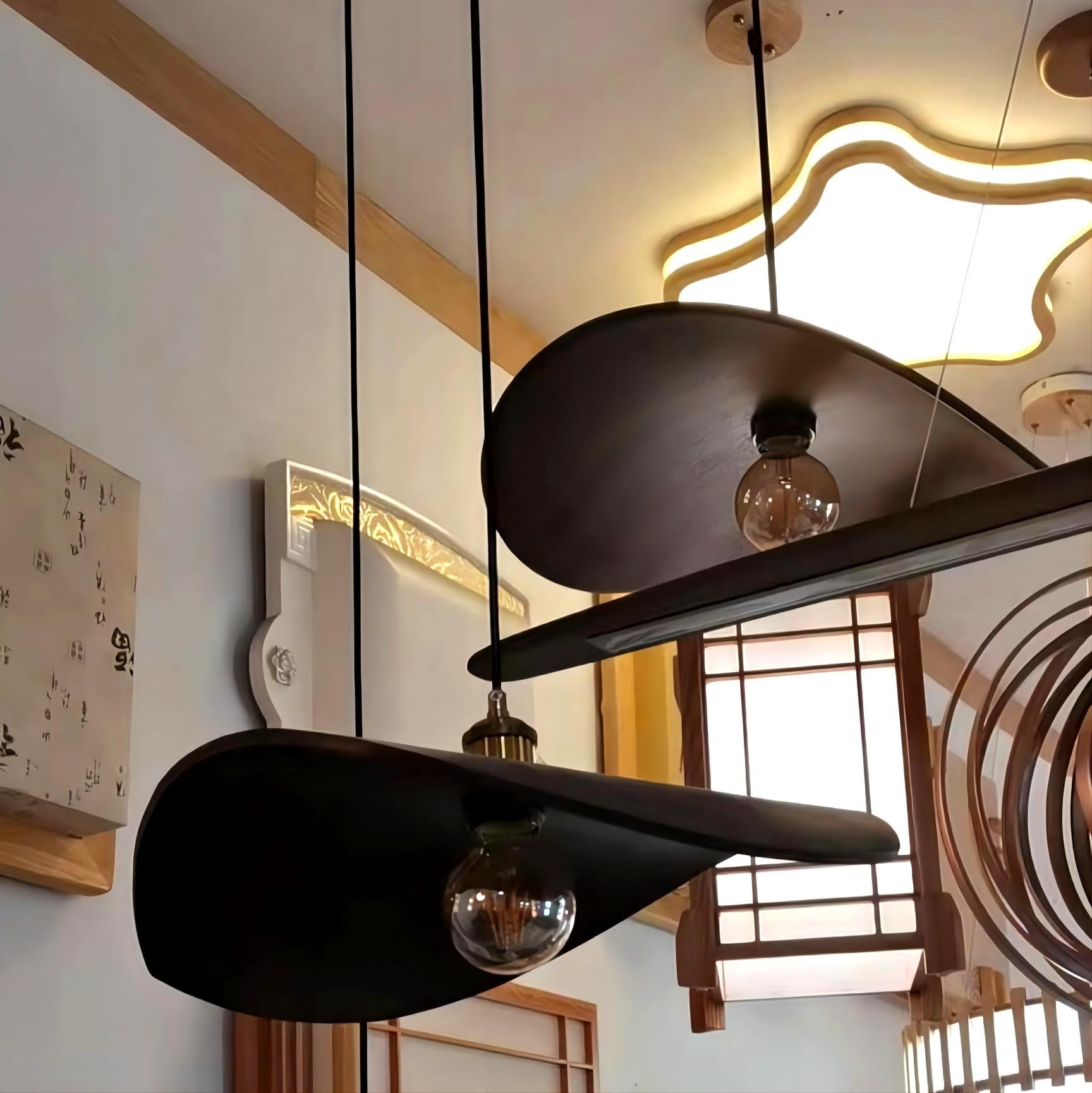 Curve houten hanglamp met vliegend blad HL132