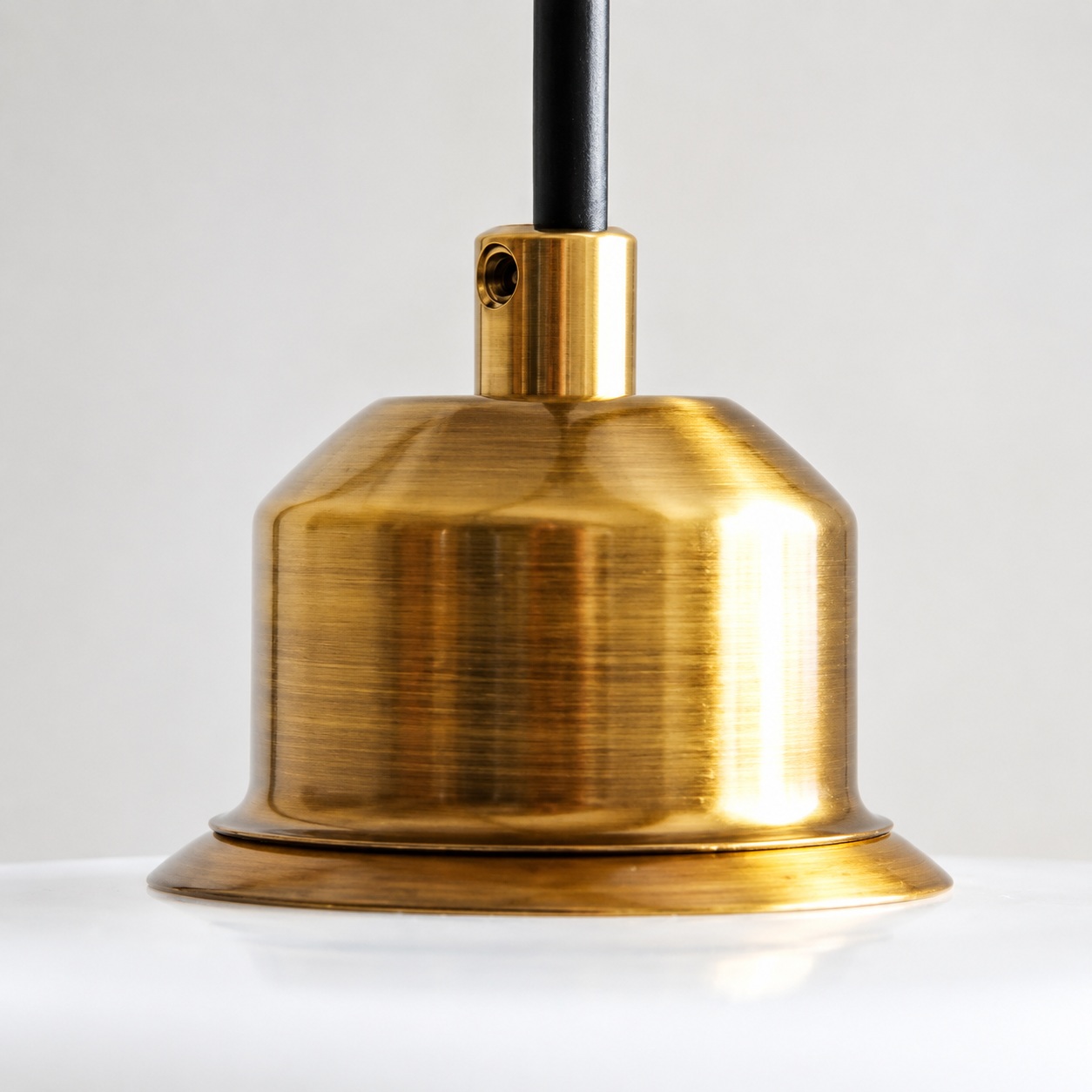 HL190 brass socket detail above the glass shade