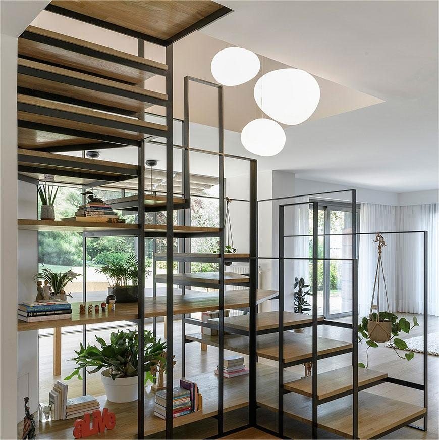 Stonea-hanglamp boven een eettafel