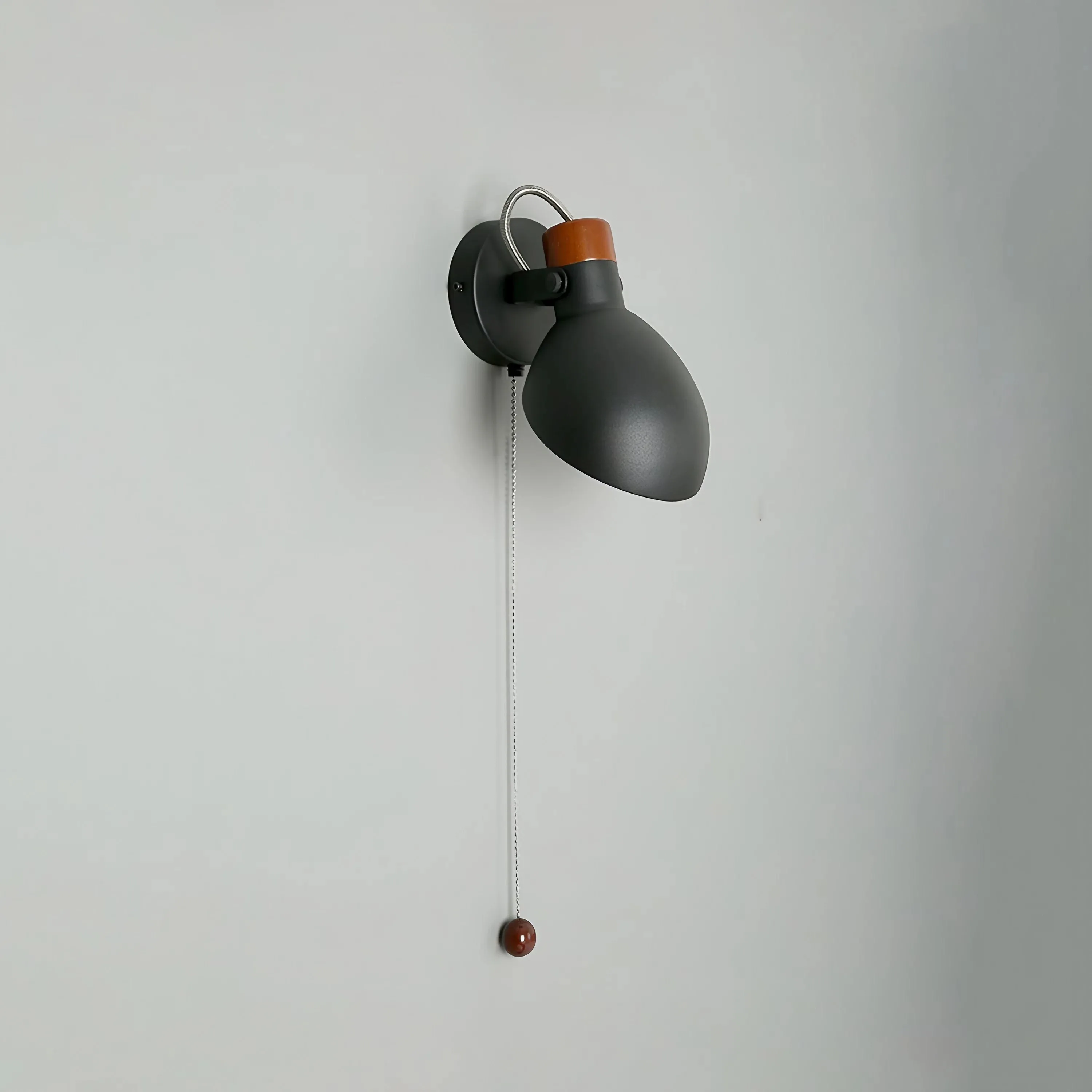 Scandinavische draaibare metalen houten wandlamp HL74