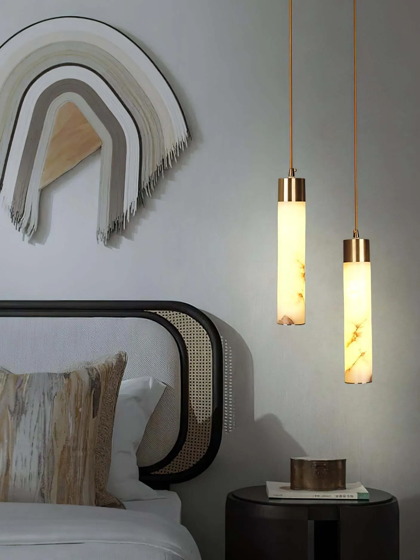 Hanglamp van natuurlijk getextureerd marmer en messing HL1060