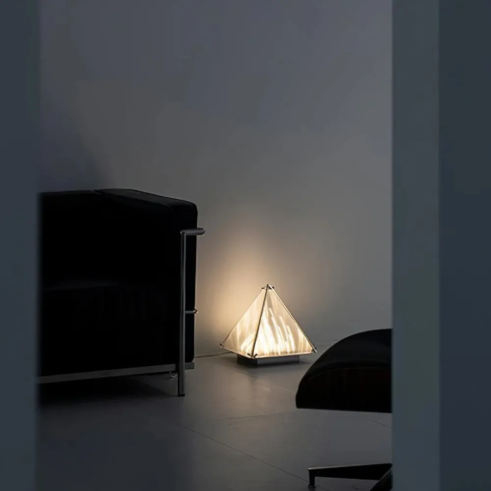 Getextureerde Glazen Piramide Tafellamp HL270