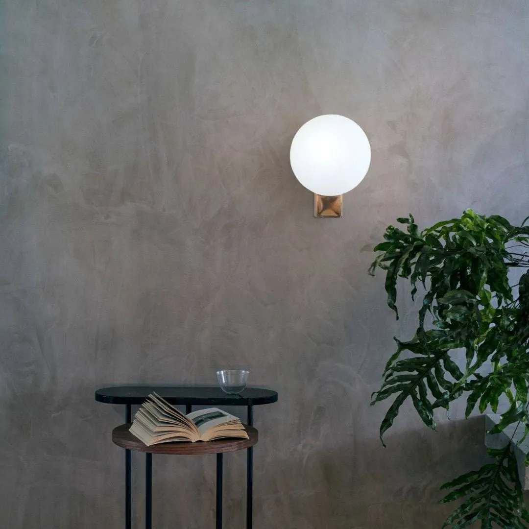 Minimalistische bolvormige wandlamp HL558