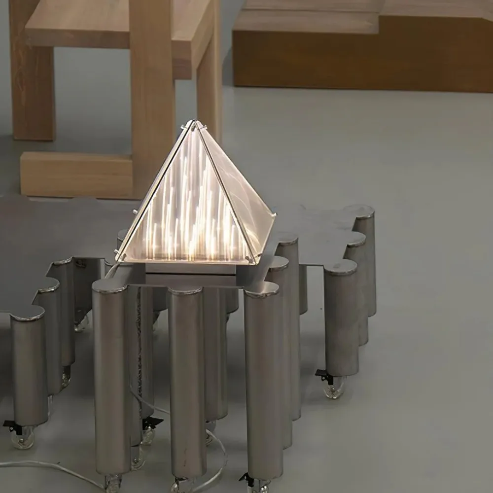 Getextureerde Glazen Piramide Tafellamp HL270