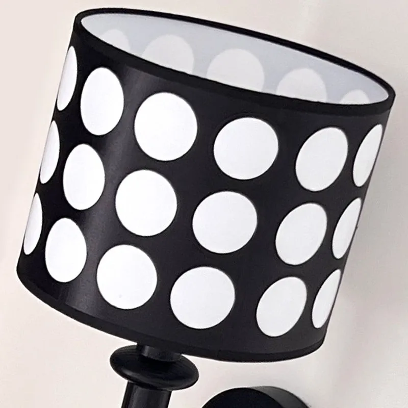 Franse witte stoffen cilindervormige wandlamp met stippen en essenhouten kap HL1118