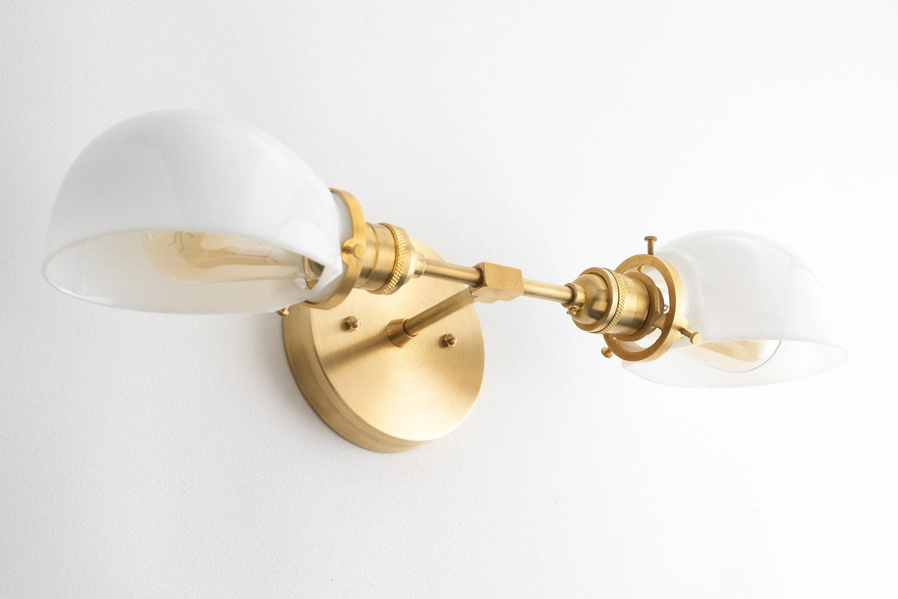 Ornato Luxe Mid-Century Vanity Light - Badkamerarmatuur van messing met opaalglas HL1688